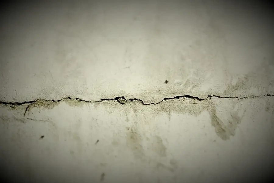 Come riparare una crepa sul muro: consigli, soluzioni e strumenti necessari